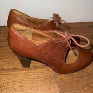 | Clark's | Artisan Lace- Up | Brown Leather Pumps | Size 10